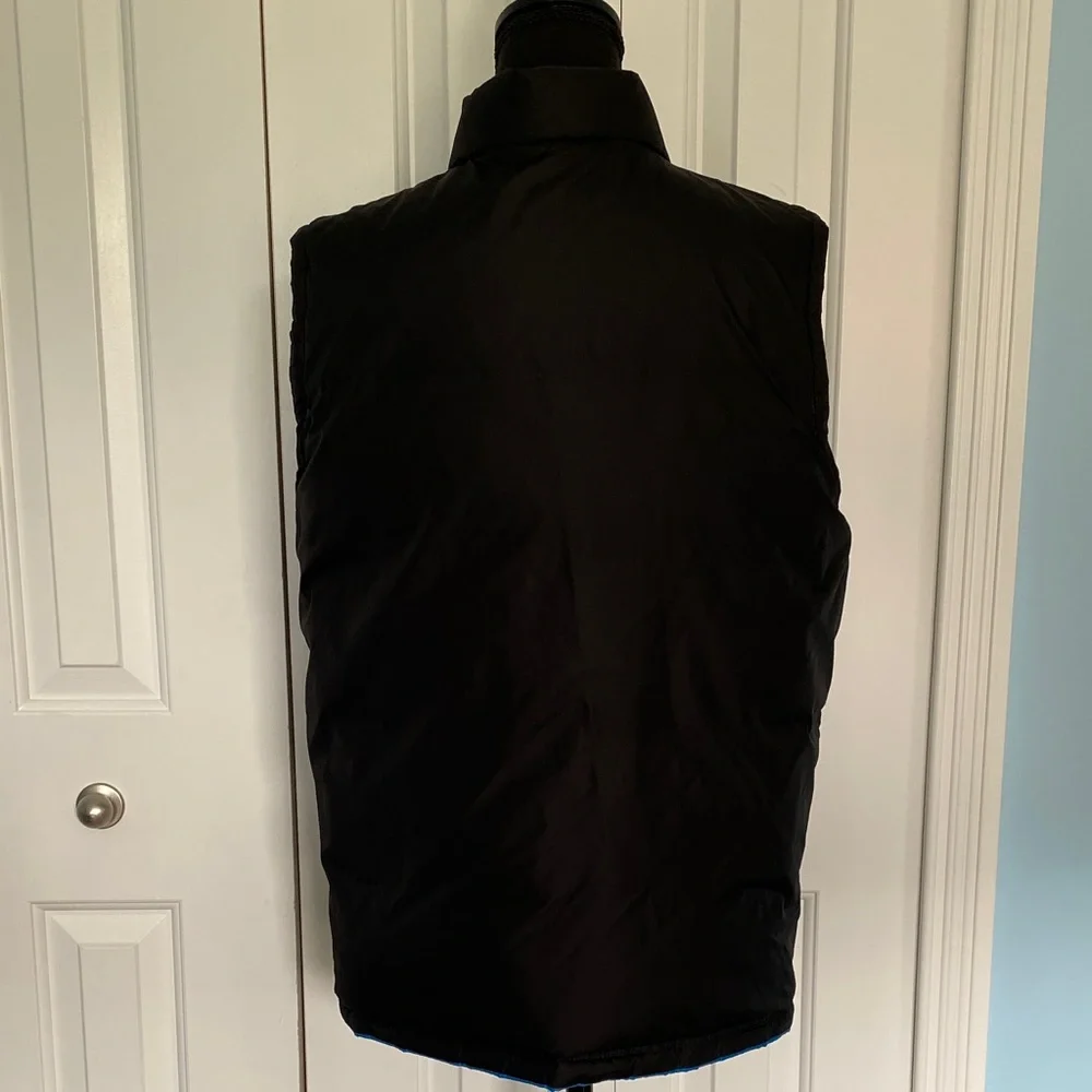The North Face 18-20 Year Old 550 Vibrant Blue and Black Reversible Vest - Picture 8 of 11